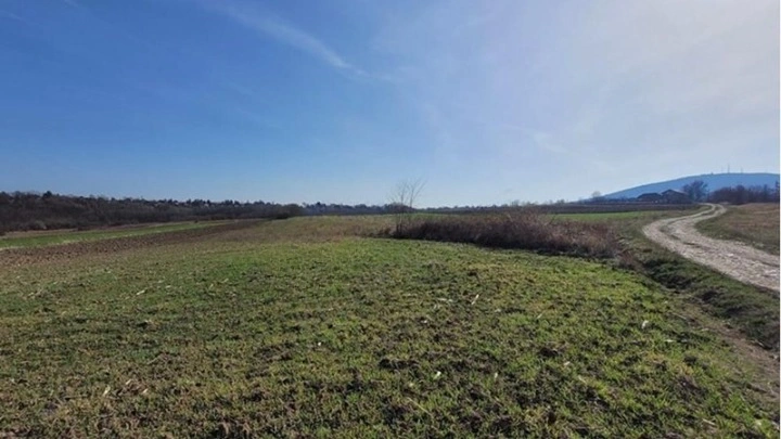 塞尔维亚索波特农业用地7337平方米