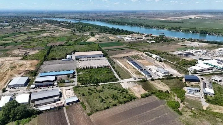 Земельный участок для бизнеса в Белграде, Сербия