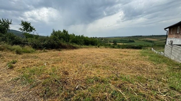 在塞尔维亚贝尔格莱德附近的1718平方米建筑用地
