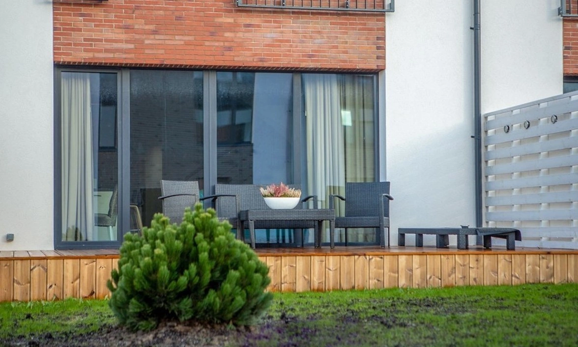 立陶宛克莱佩达 91 m² 现代联排别墅