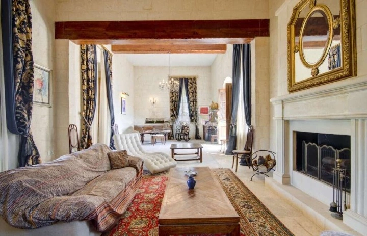 منزل فسيح بمساحة 1000 م² في قورمي، مالطا