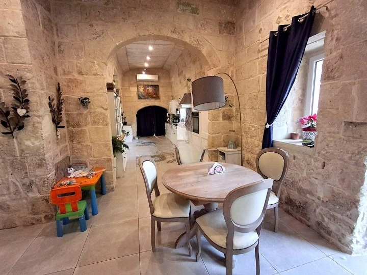 منزل بمساحة 302 م² في كورمي، مالطا