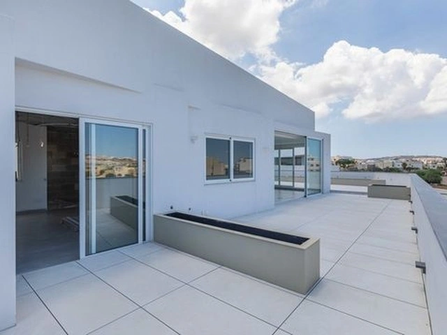 Refreshed penthouse 3+1 in Mosta, Malta