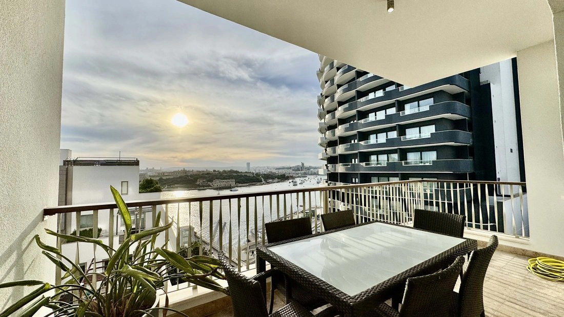 شقة مفروشة بمساحة 174 m² في سليما، مالطا