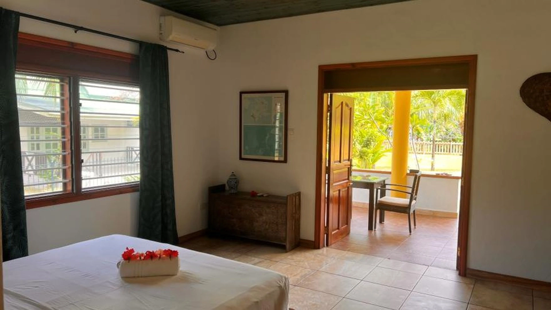 Spacious house of 425 m2 with panoramic windows on Mahe Island