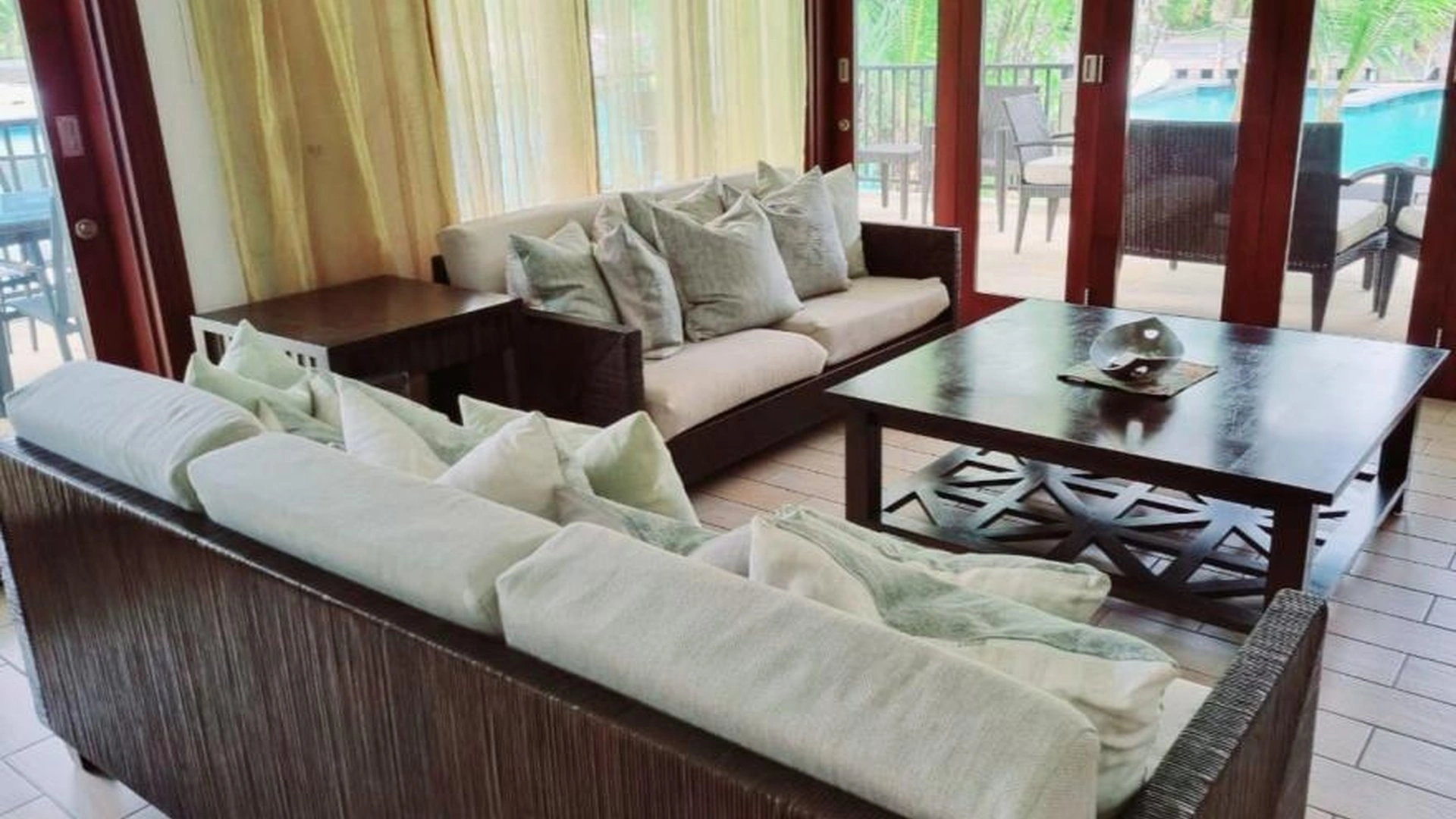 Apartment of 149 m2 on the sea coast of Eden Island