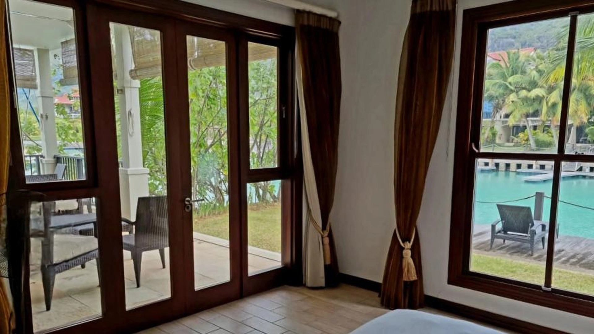 Apartment of 149 m2 on the sea coast of Eden Island