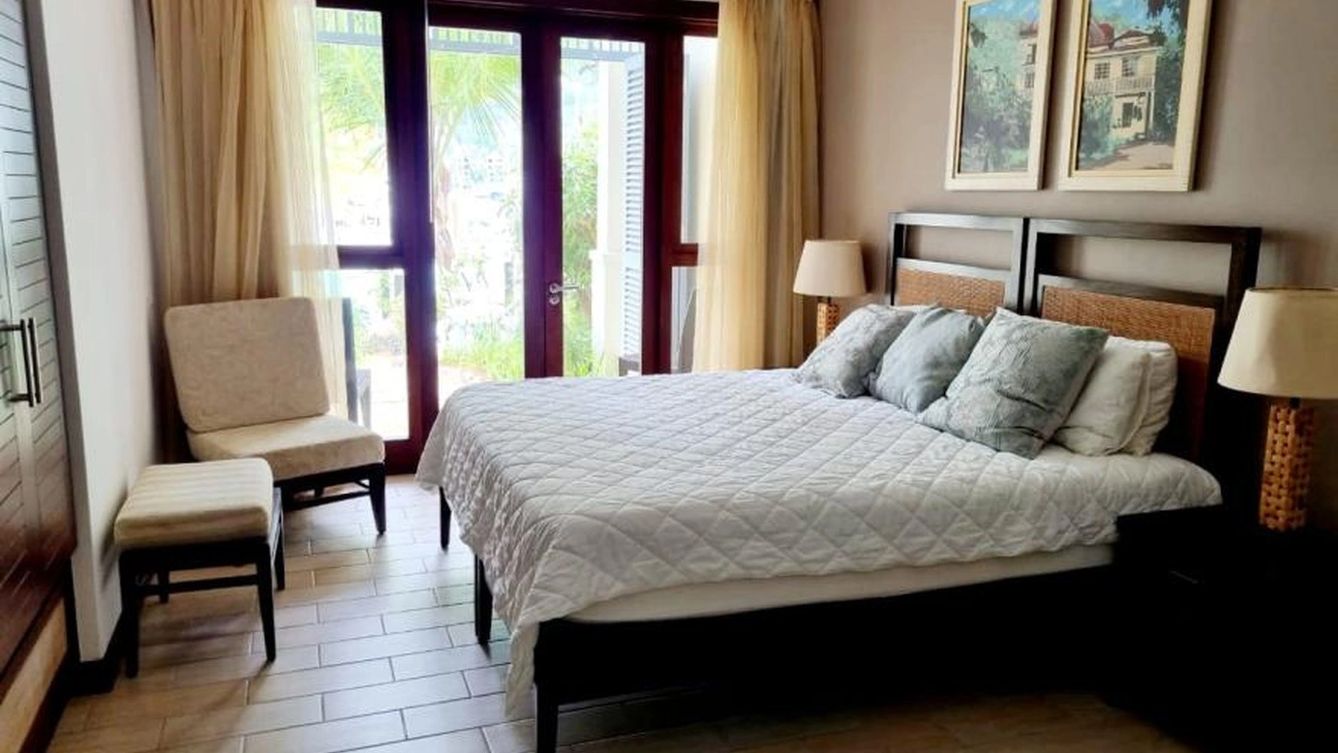 Apartment of 149 m2 on the sea coast of Eden Island