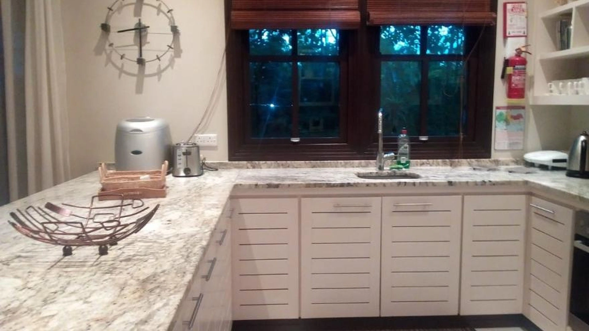 Villa of 350 m2 with panoramic sea views on the island of Eden