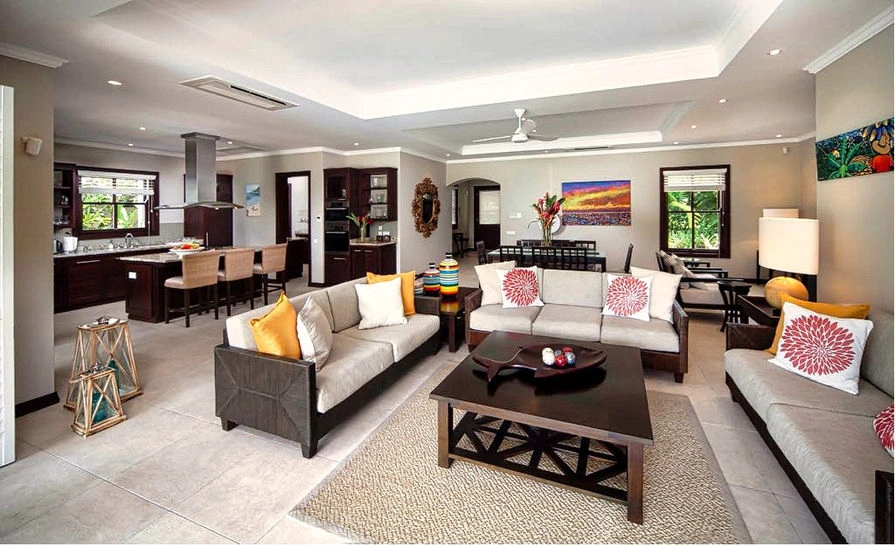 Villa 371 m2 with private mooring ring on Eden Island