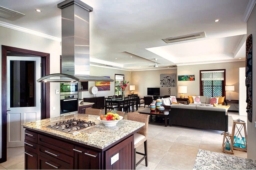 Villa 371 m2 with private mooring ring on Eden Island