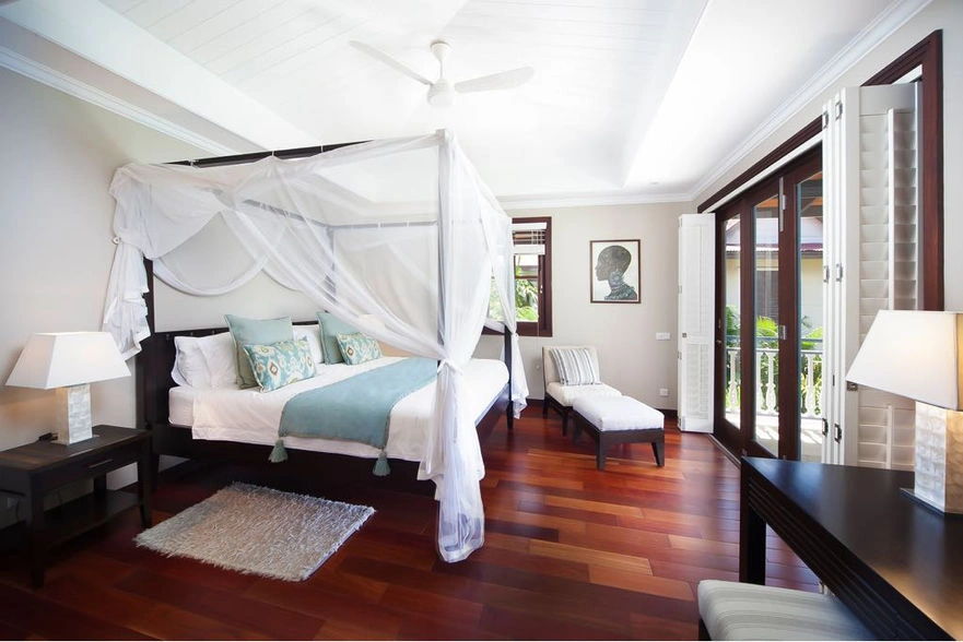 Villa 371 m2 with private mooring ring on Eden Island