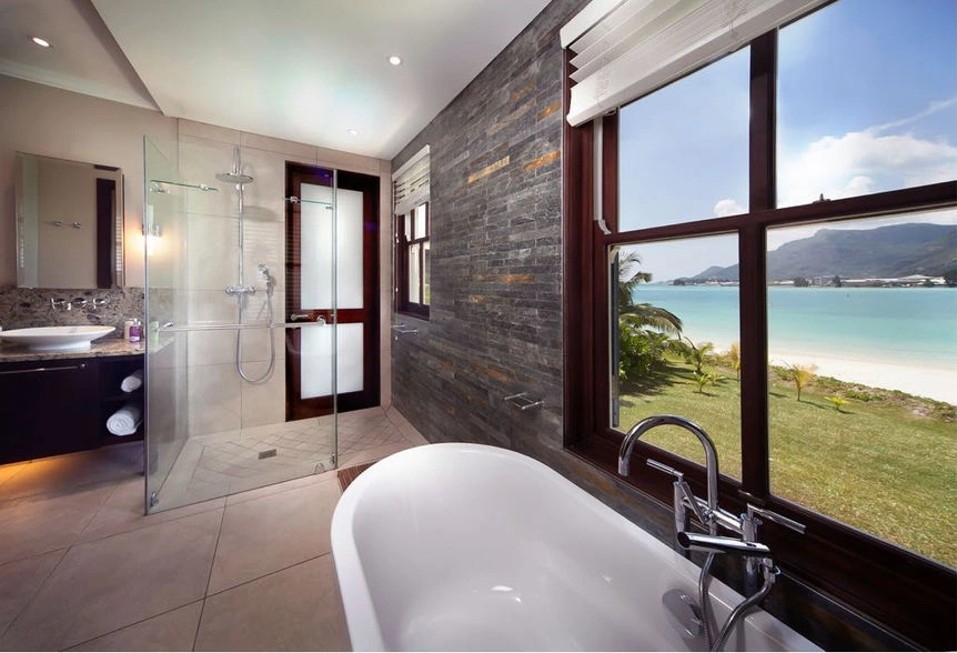 Villa 371 m2 with private mooring ring on Eden Island