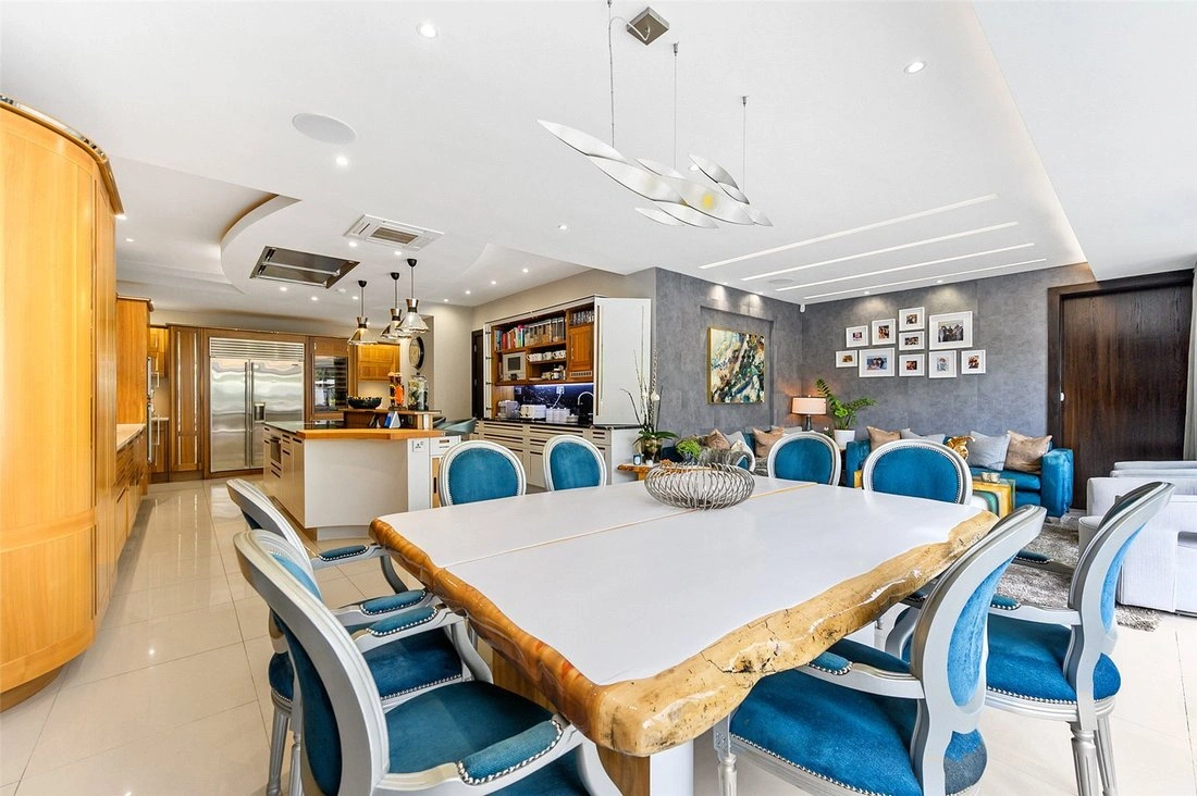 منزل واسع بمساحة 804 متر مربع مواجه للجنوب في ليدز، المملكة المتحدة