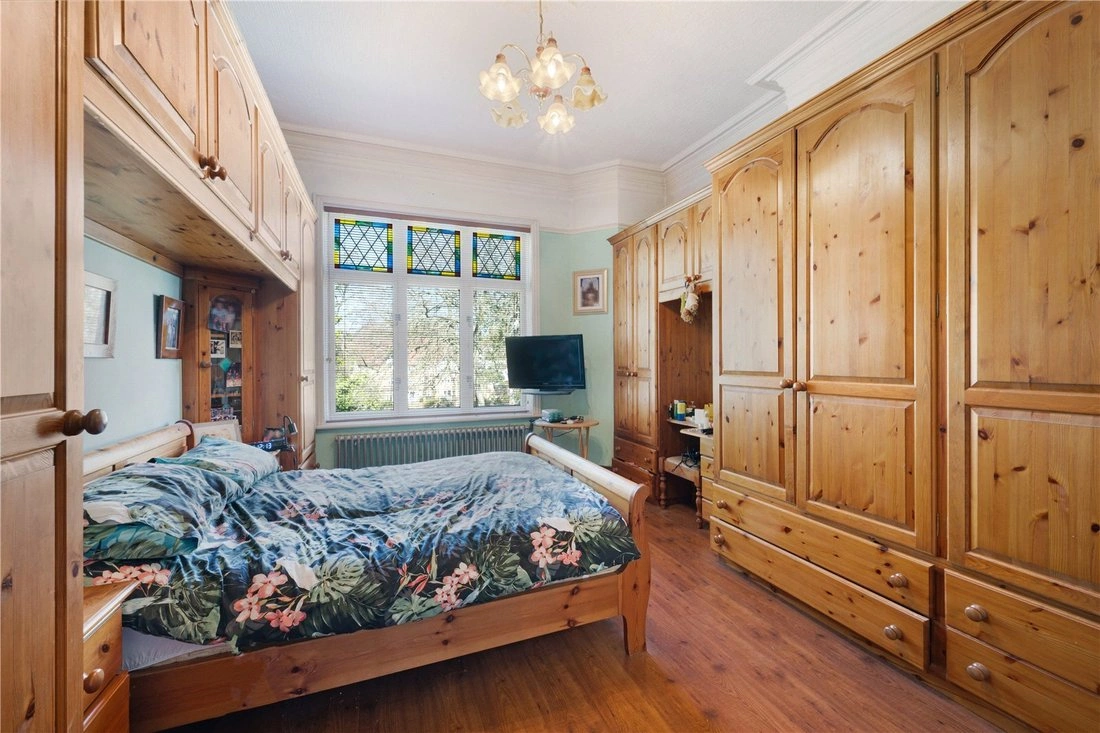 Casa familiare di 537 m2 con prato curato a Leeds, Regno Unito