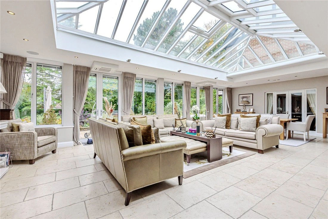 منزل مفروش بمساحة 505 م² مع حديقة واسعة في ليدز، المملكة المتحدة