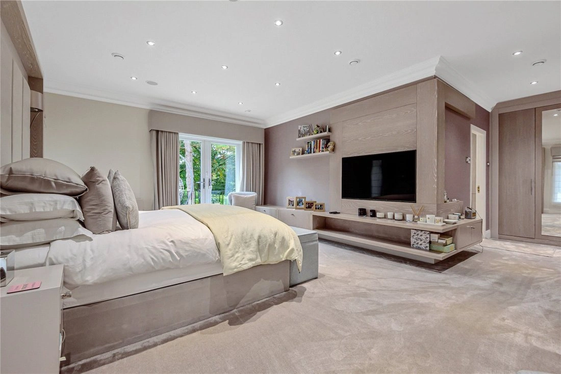 منزل مفروش بمساحة 505 م² مع حديقة واسعة في ليدز، المملكة المتحدة