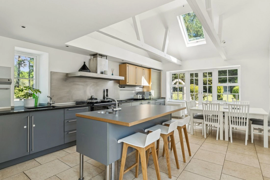 منزل عائلي بمساحة 465 م² مع بركة في غلاسكو، المملكة المتحدة