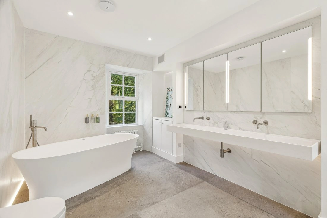 منزل عائلي بمساحة 465 م² مع بركة في غلاسكو، المملكة المتحدة