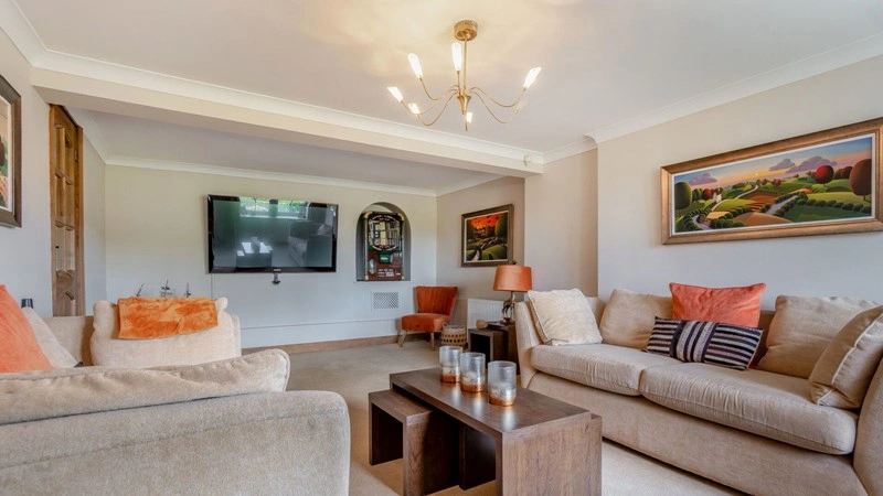 在英国谢菲尔德郊区的400平方米家庭住宅