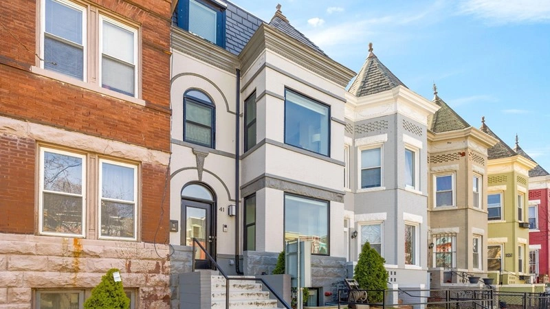 वॉशिंगटन, USA में प्रकाशमय 6-बेडरूम अपार्टमेंट