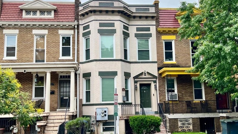 वॉशिंगटन, यूएसए में विशाल 4-बेडरूम अपार्टमेंट