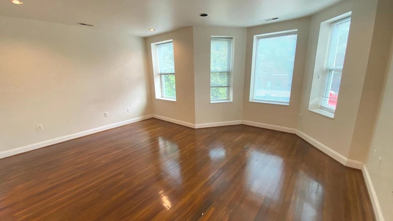 वॉशिंगटन, यूएसए में विशाल 4-बेडरूम अपार्टमेंट