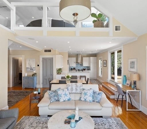 Boston, USA में प्रतिष्ठित 7‑बेडरूम अपार्टमेंट