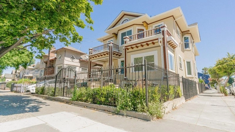 位于美国圣何塞的宽敞11卧室住宅