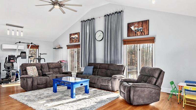 Spacious 6-bedroom house in Columbus, USA