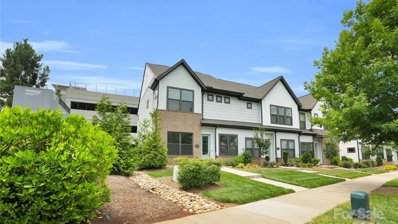 चार्लोट, यूएसए में विशाल 4-बेडरूम अपार्टमेंट