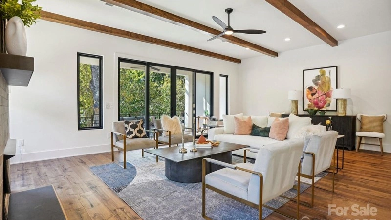 चार्लोट, यूएसए में 336 m2 का विशाल अपार्टमेंट