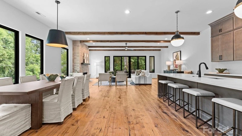 चार्लोट, यूएसए में 336 m2 का विशाल अपार्टमेंट