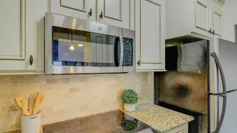 शार्लोट, यूएसए में धूप से भरपूर 2‑बेडरूम अपार्टमेंट