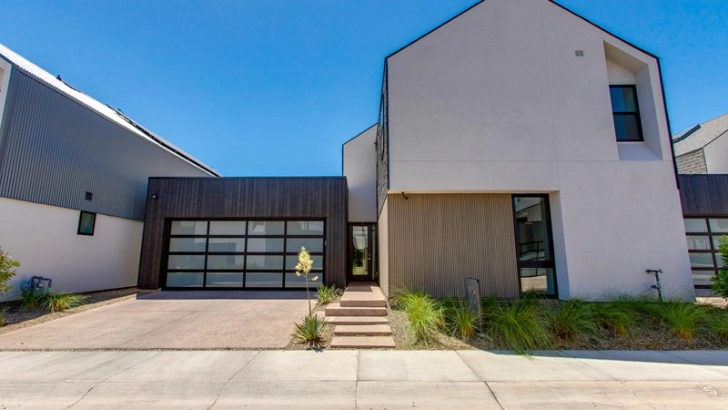 位于美国菲尼克斯的宽敞四居室住宅