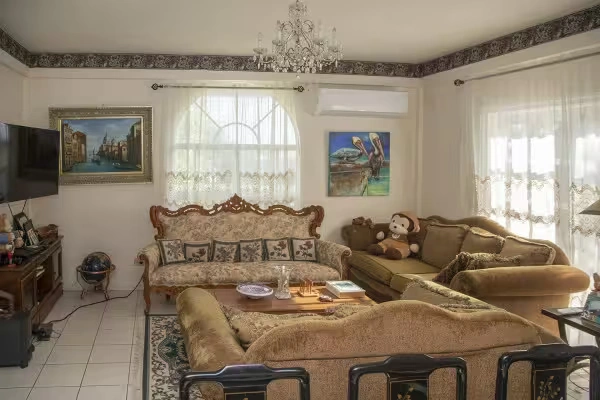 安提瓜和巴布达圣约翰舒适 8+1 房屋