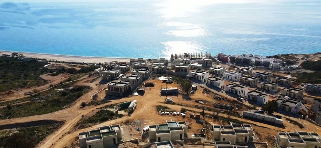 فيلا فسيحة مكونة من 4 غرف نوم في فلور، ألبانيا