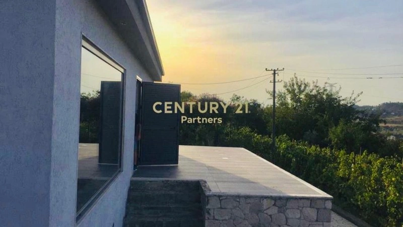 现代住宅,250 平方米,位于阿尔巴尼亚蒂拉纳