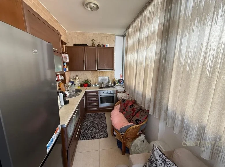 شقة واسعة مكونة من غرفتي نوم في تيرانا، ألبانيا