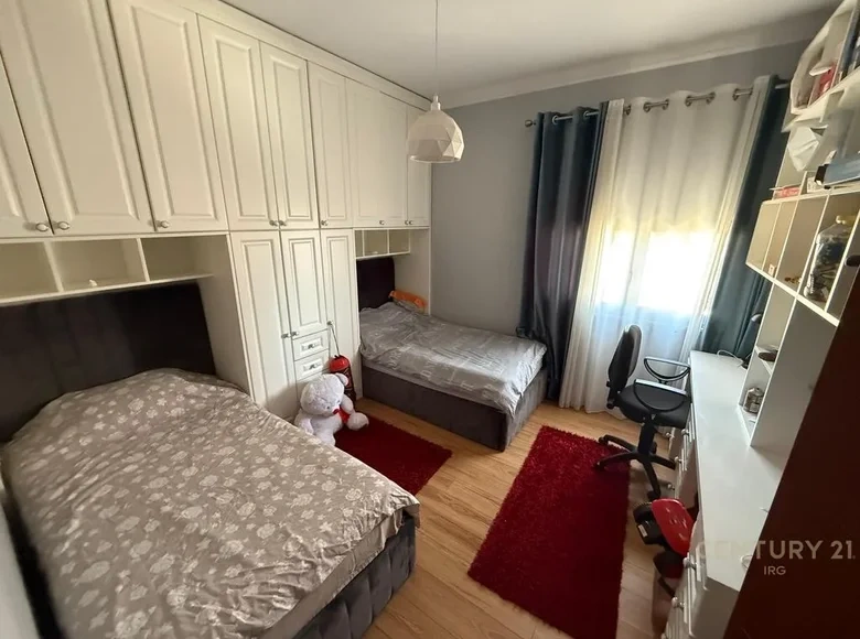 रोशन अपार्टमेंट 83 m2, टिराना, अल्बानिया