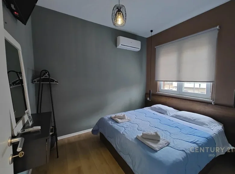 तिराना, अल्बानिया में 168 m² का विशाल डुप्लेक्स