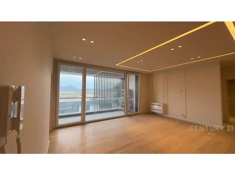 रोशन अपार्टमेंट, 127 m², तिराना, अल्बानिया