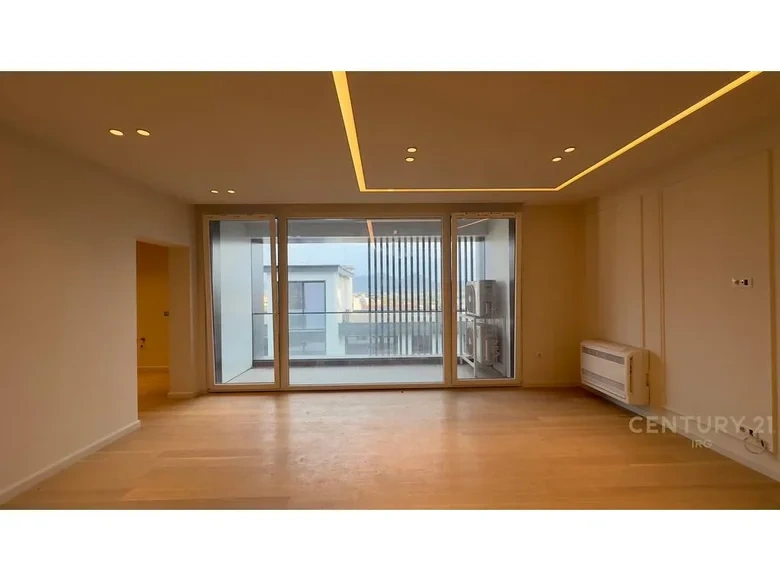 रोशन अपार्टमेंट, 127 m², तिराना, अल्बानिया