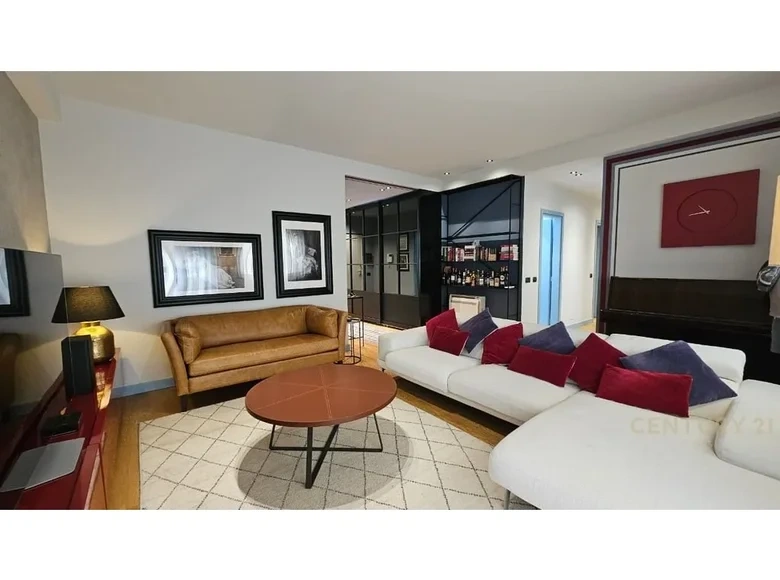 Geräumige 145 m² Wohnung in Tirana, Albanien
