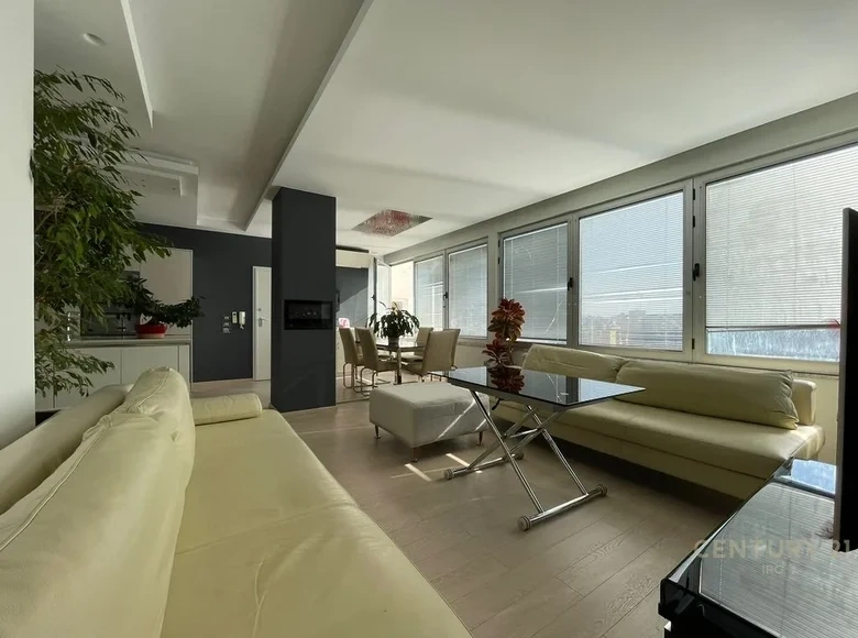 آپارتمان شیک 134 m2 در تیرانا، آلبانی
