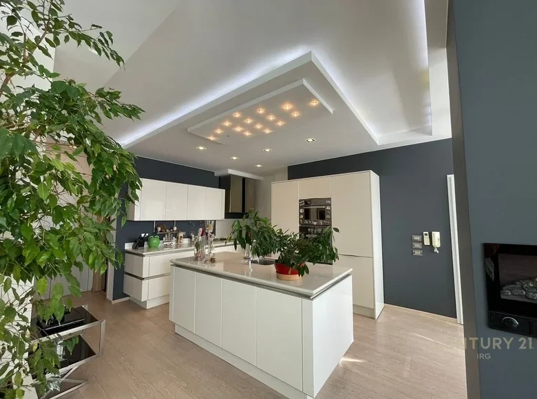 آپارتمان شیک 134 m2 در تیرانا، آلبانی