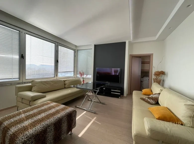 آپارتمان شیک 134 m2 در تیرانا، آلبانی