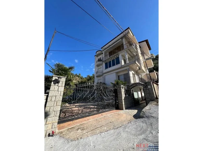 منزل فسيح مكوّن من 3 غرف نوم في إلباسان، ألبانيا