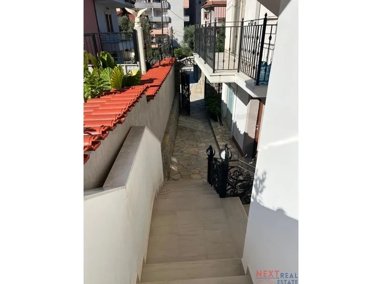 Elbasan, अल्बानिया में 204 m2 का विशाल घर