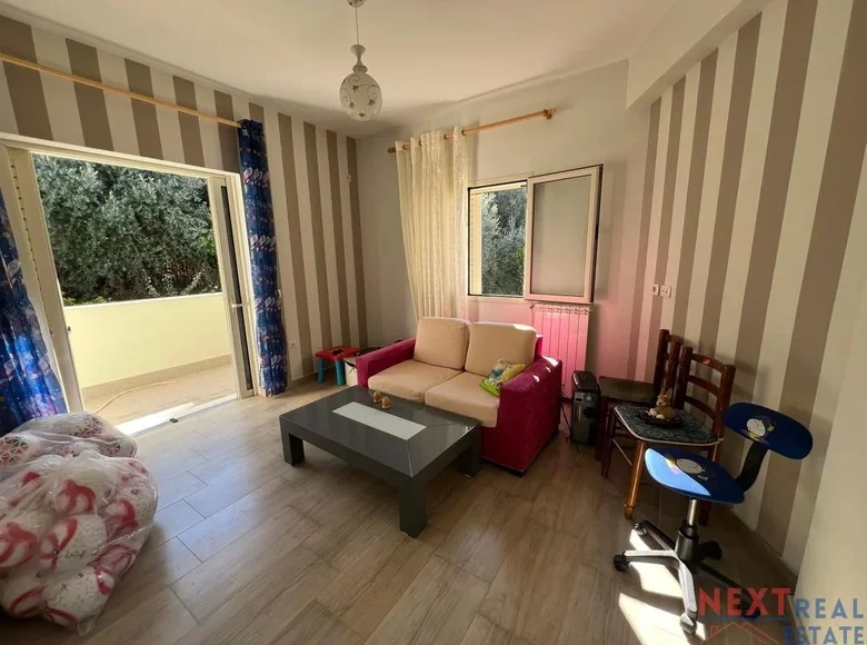 Elbasan, अल्बानिया में 204 m2 का विशाल घर